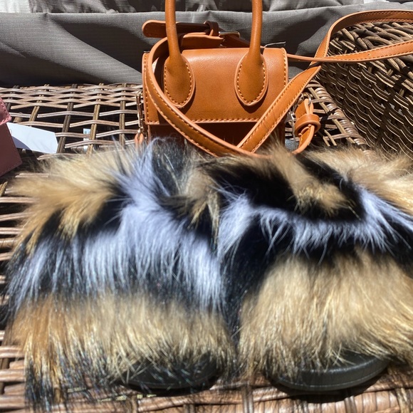 Brown/skunk Faux fur slides - multiple sizes available - Picture 4 of 4